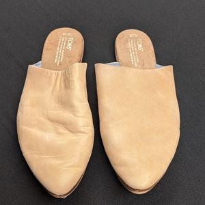 Tom's Jutti Mules-Honey